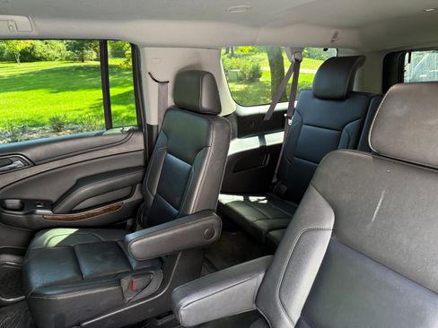 Used 2016 Chevrolet Suburban LT image 10