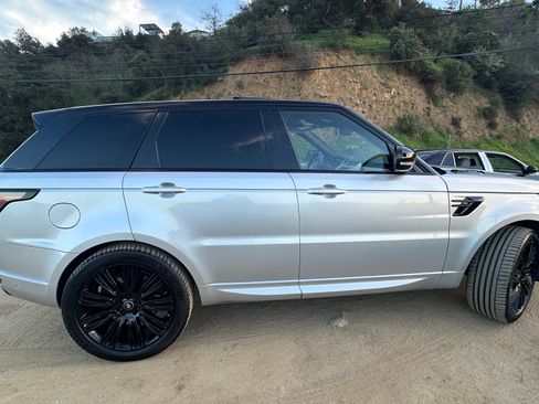 Used 2018 Land Rover Range Rover Sport Supercharged image 2