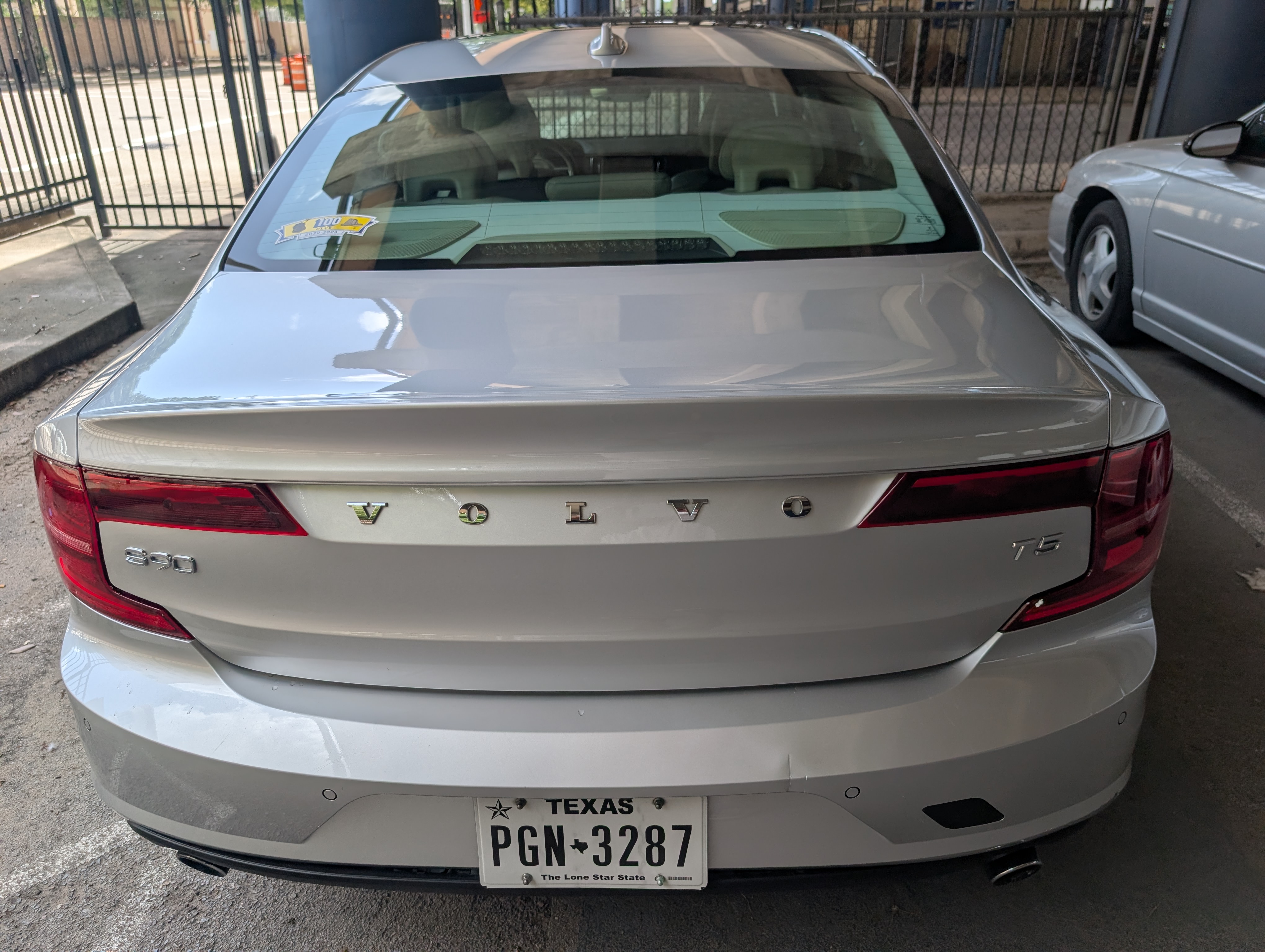 Used 2018 Volvo S90 T5 Momentum FWD image 1