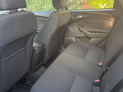 Used 2016 Ford Focus SE FWD image 12