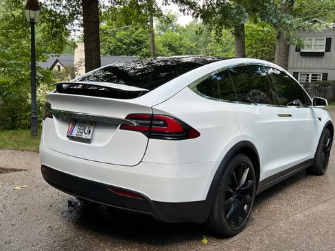 Used 2020 Tesla Model X Long Range image 2