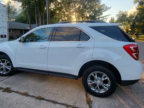 Used 2017 Chevrolet Equinox LT image 2