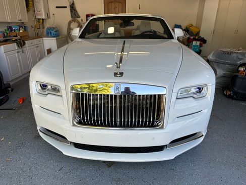 Used 2017 Rolls-Royce Dawn image 11