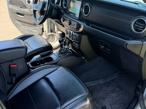 Used 2019 Jeep Wrangler Unlimited Sahara w/ Quick Order Package 24M Moab image 12