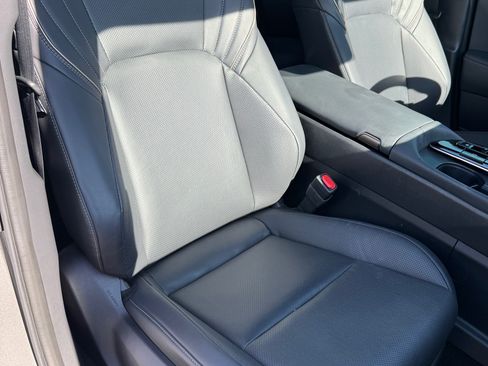 Used 2025 Toyota Crown Platinum AWD/4WD image 18