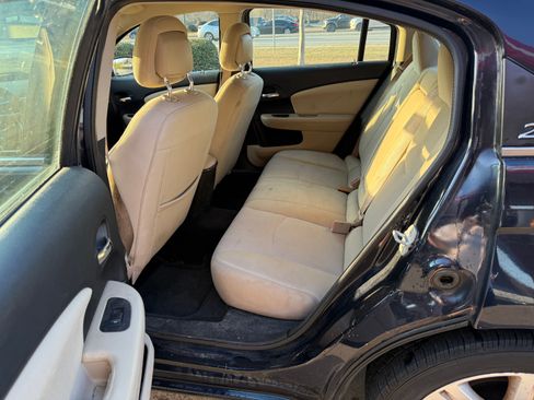 Used 2011 Chrysler 200 Touring image 10