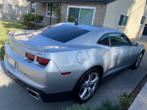 Used 2010 Chevrolet Camaro LT w/ LPO, Ground Effects Package RWD image 8