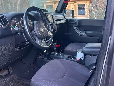 Used 2014 Jeep Wrangler Unlimited Sport w/ Connectivity Group image 16