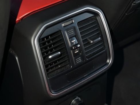 Used 2015 Porsche Macan Turbo image 23