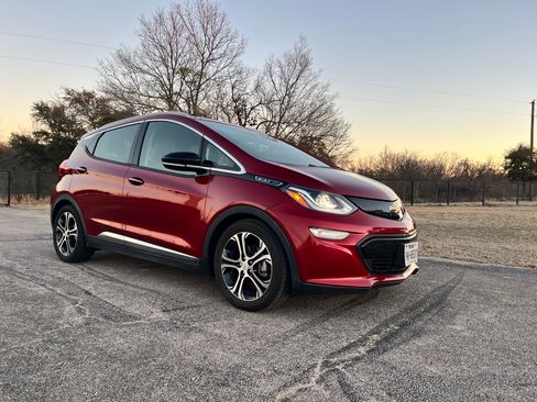 Used 2017 Chevrolet Bolt Premier w/ Driver Confidence II Package image 4