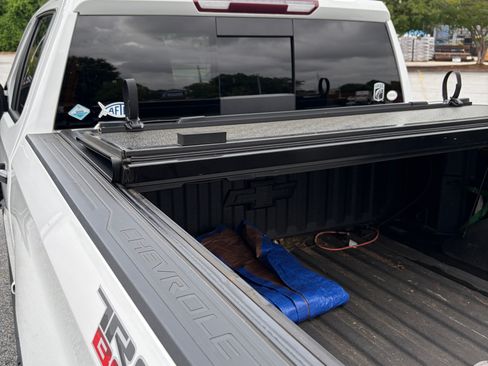 Used 2021 Chevrolet Silverado 1500 LT Trail Boss w/ Convenience Package II AWD/4WD image 18