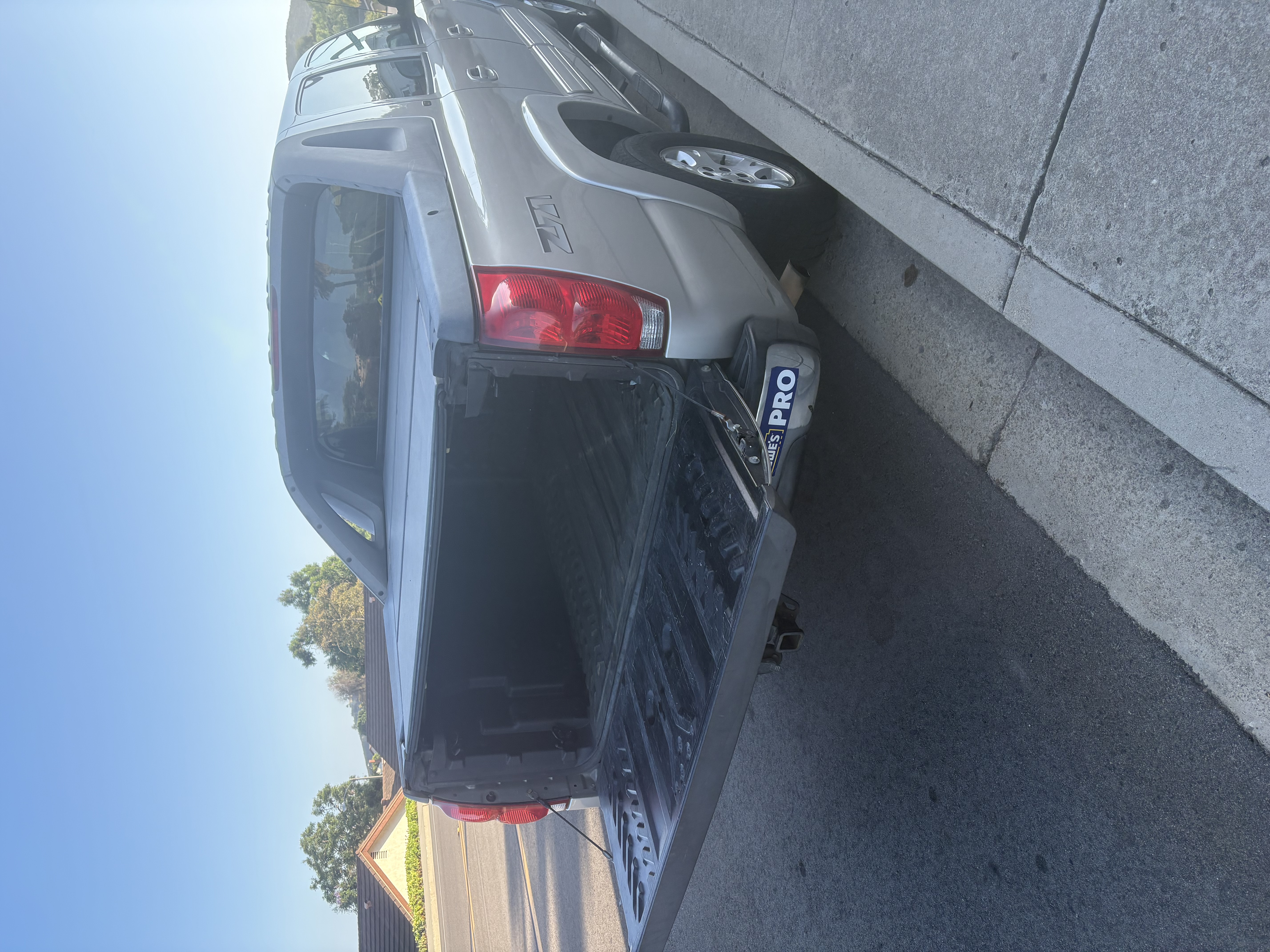 Used 2005 Chevrolet Avalanche Z71 w/ Preferred Equipment Group AWD/4WD image 6