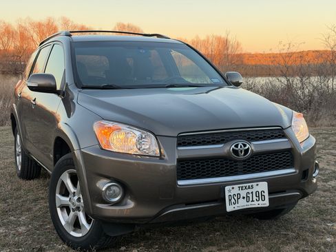 Used 2009 Toyota RAV4 Limited image 2