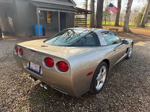 Used 2000 Chevrolet Corvette Coupe w/ Roof Pkg image 11