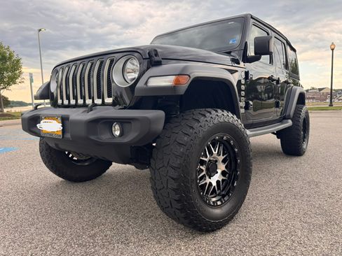 Used 2019 Jeep Wrangler Unlimited Sport S AWD/4WD image 16