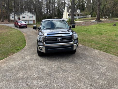 Used 2015 Toyota Tundra SR5 w/ SR5 Upgrade Package image 4
