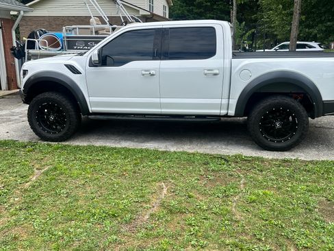 Used 2019 Ford F150 Raptor w/ Equipment Group 802A Luxury AWD/4WD image 8