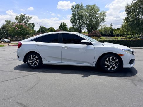 Used 2018 Honda Civic EX image 1