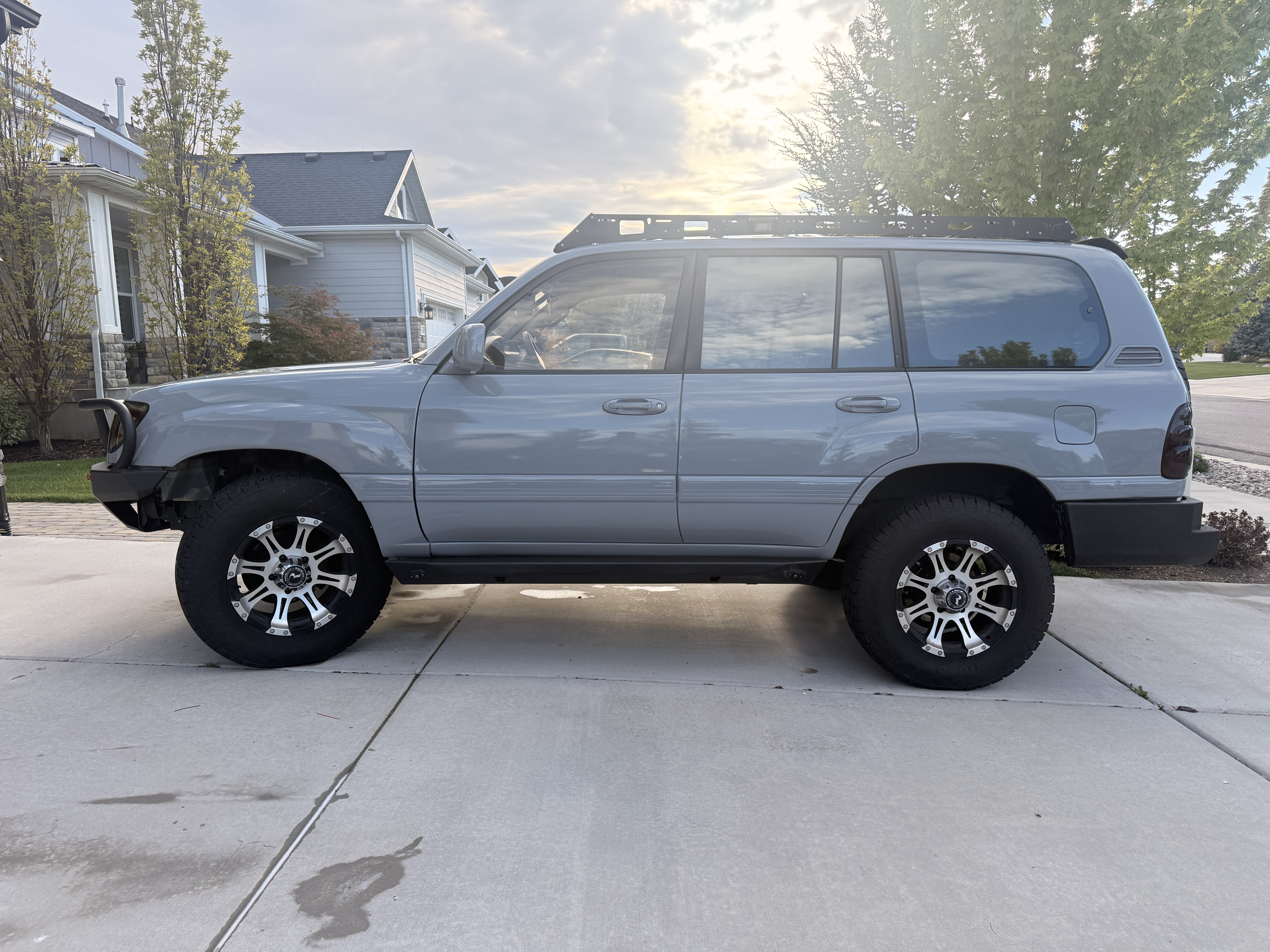 Used 1999 Toyota Land Cruiser w/ Leather Trim Pkg AWD/4WD image 9