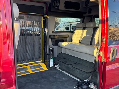 Used 2020 RAM ProMaster 2500 w/ Premium Appearance Group FWD image 10