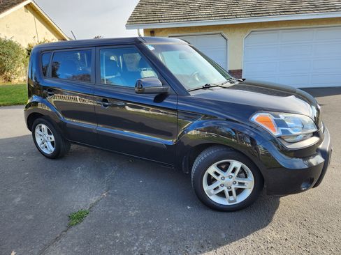 Used 2011 Kia Soul + w/ Audio Pkg image 5
