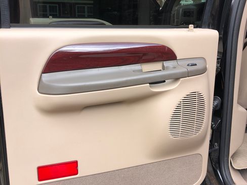 Used 2004 Ford Excursion Limited image 13