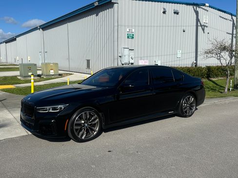 Used 2022 BMW M760i xDrive w/ Luxury Rear Seating Package image 4