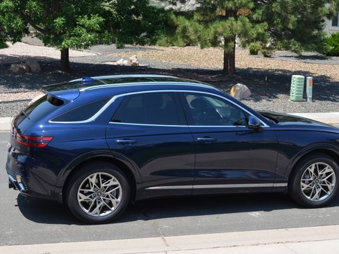 Used 2023 Genesis GV70 2.5T w/ Select Package AWD/4WD image 1