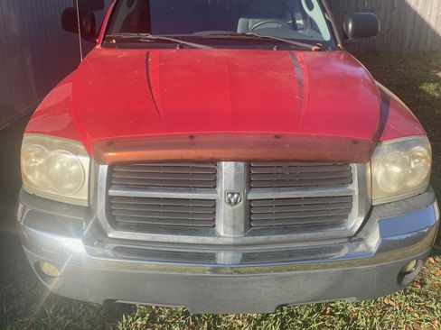 Used 2005 Dodge Dakota SLT image 1