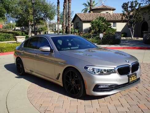 Used 2017 BMW 530i 530i Sedan 4D image 2