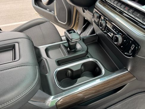 Used 2022 Chevrolet Silverado 1500 LT Trail Boss w/ Convenience Package II image 17