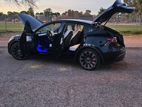 Used 2022 Tesla Model Y Performance image 5