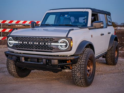 Used 2021 Ford Bronco Badlands image 1