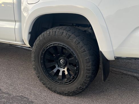 Used 2019 Toyota Tacoma SR5 image 8