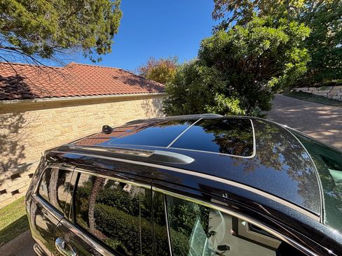 Used 2015 Jeep Grand Cherokee Overland w/ Advanced Technology Group image 11