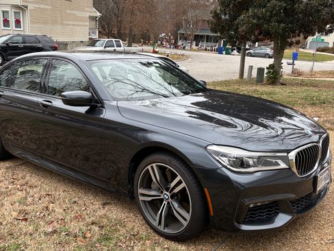 Used 2018 BMW 750i image 6
