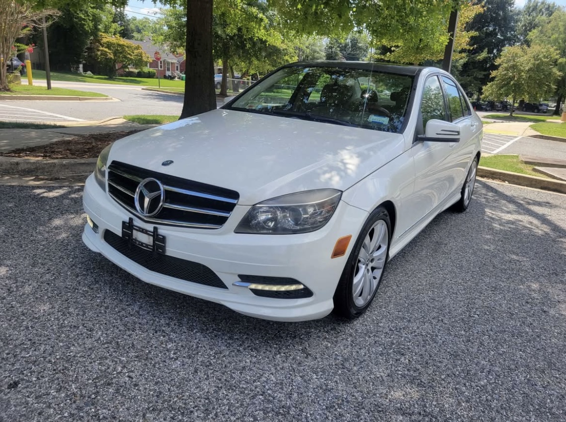 Used 2011 Mercedes-Benz C 300 4MATIC Sedan image 6