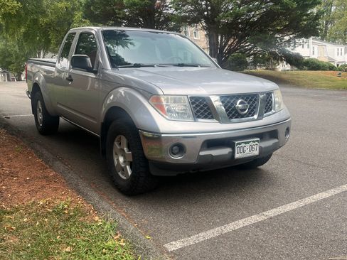 Used 2006 Nissan Frontier SE w/ (P01) Power Pkg AWD/4WD image 1