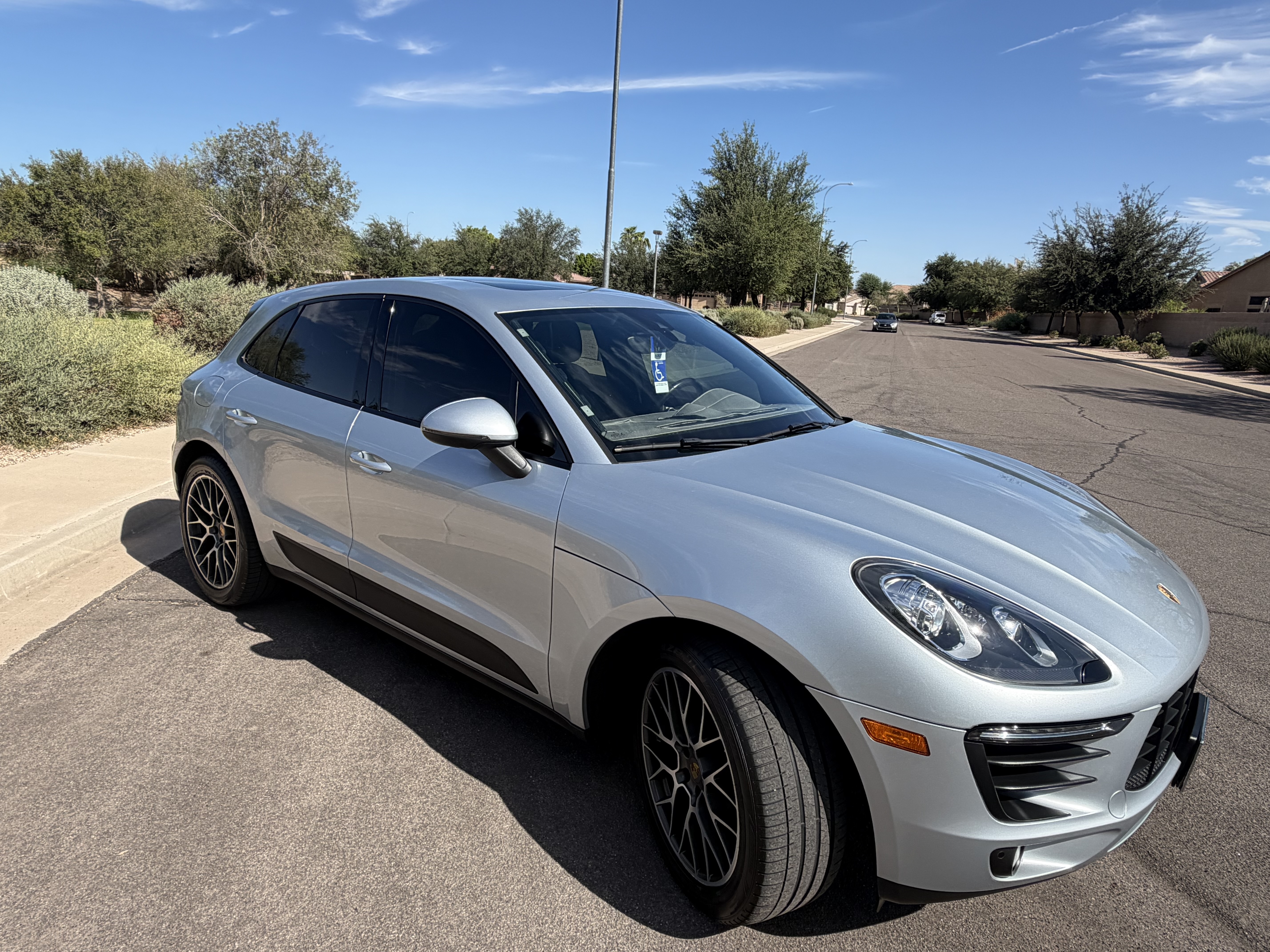 Used 2018 Porsche Macan Sport Edition AWD/4WD image 4