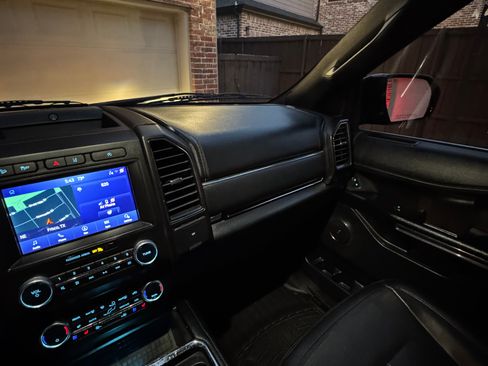 Used 2021 Ford Expedition Max Limited image 11