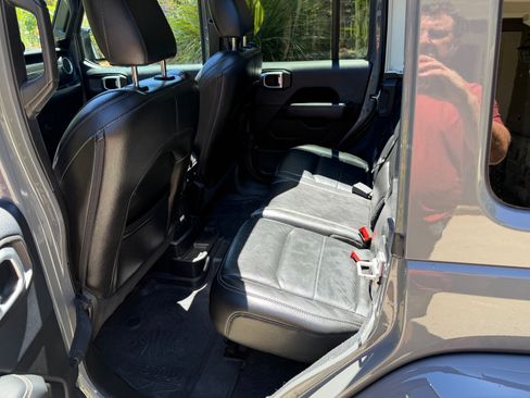 Used 2019 Jeep Wrangler Unlimited Sahara AWD/4WD image 5
