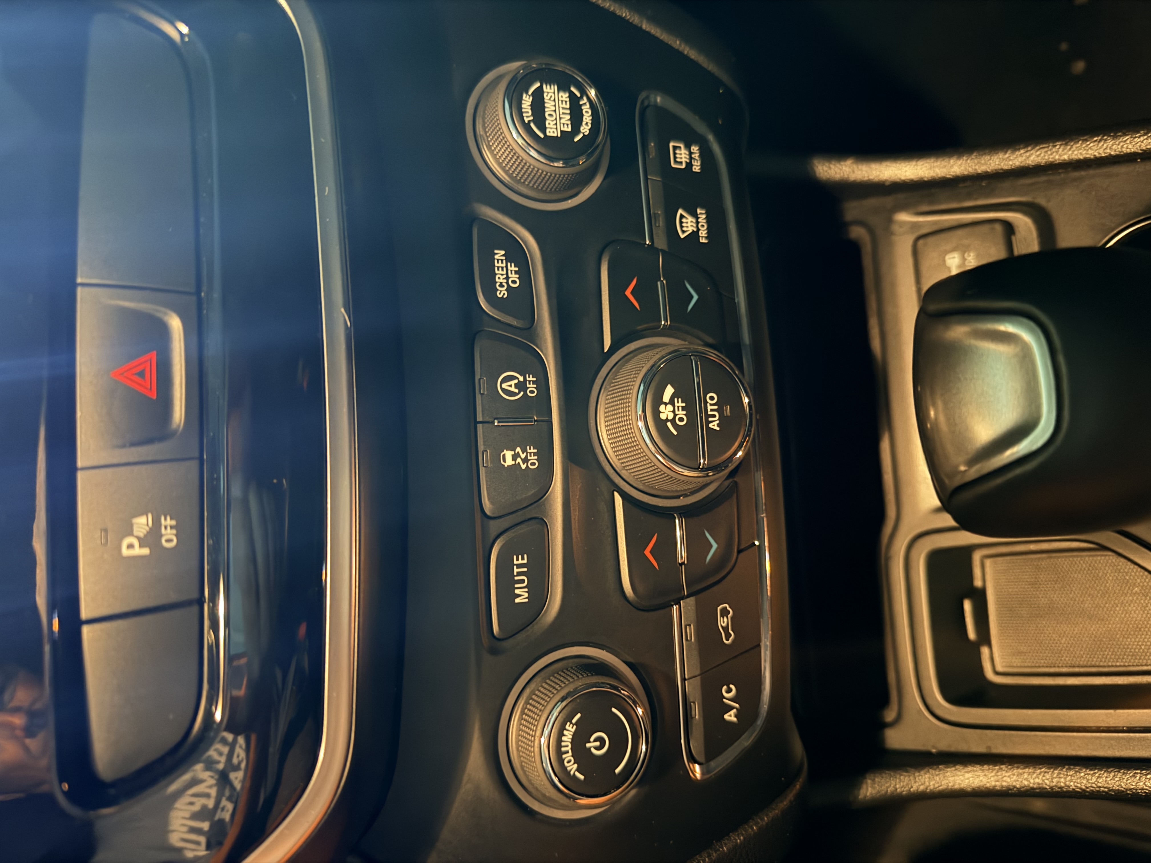 Used 2019 Jeep Cherokee Limited FWD image 19