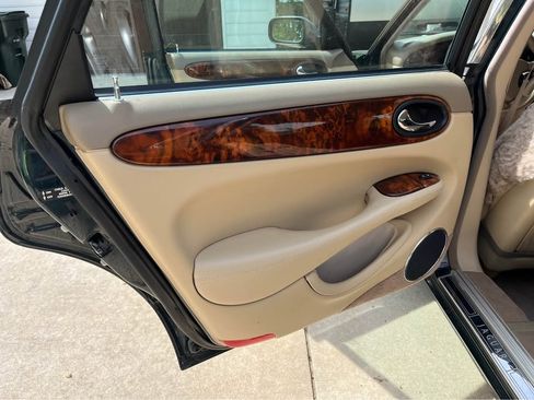 Used 2002 Jaguar XJ8 RWD image 10