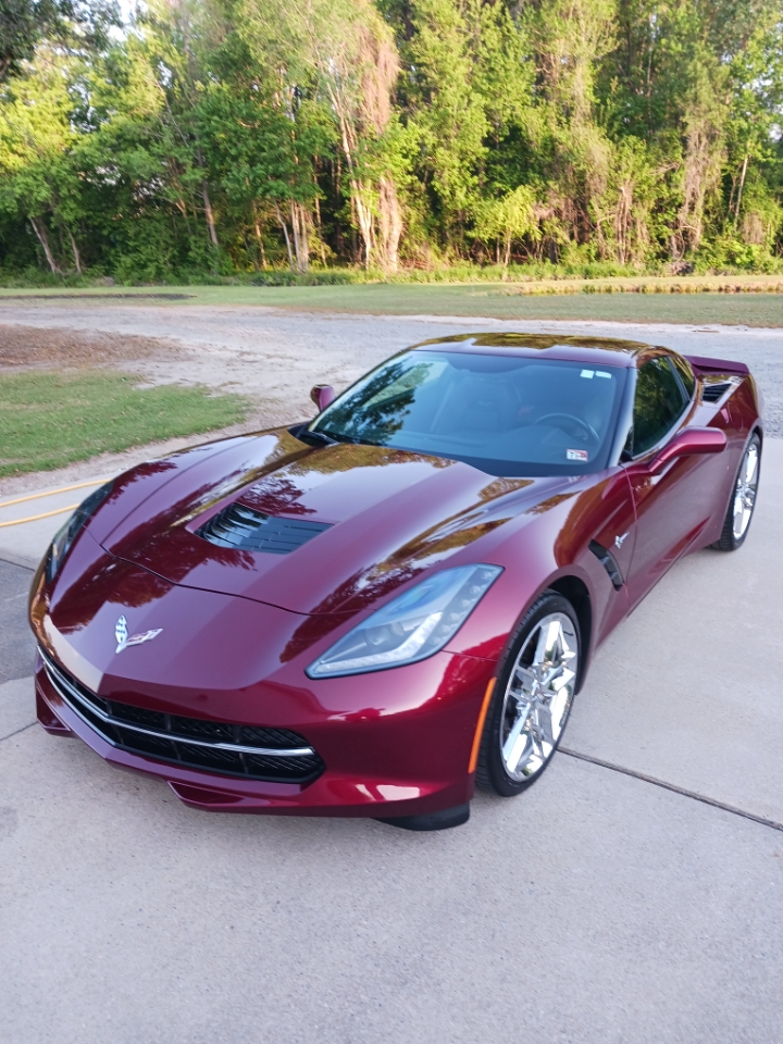 Used 2017 Chevrolet Corvette Stingray Coupe w/ 1LT RWD image 1