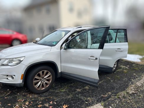 Used 2009 Volkswagen Tiguan SE image 6