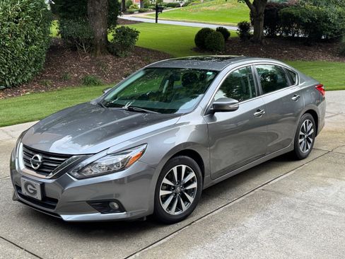 Used 2016 Nissan Altima 2.5 SL w/ 2.5 Technology w/LED Package FWD image 1