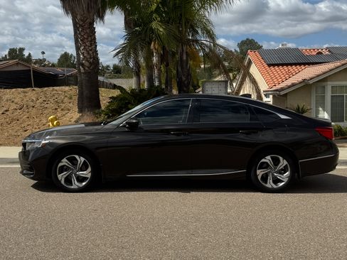Used 2018 Honda Accord EX image 4