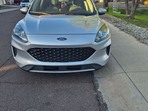 Used 2020 Ford Escape SE image 1