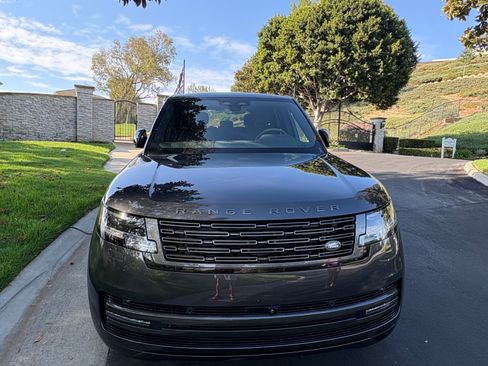Used 2025 Land Rover Range Rover SE AWD/4WD image 1