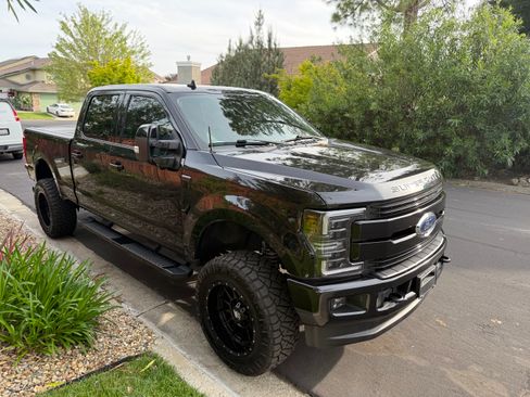 Used 2019 Ford F250 Lariat w/ Lariat Ultimate Package AWD/4WD image 6